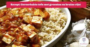 banner geroerbakte tofu met groenten en bruine rijst